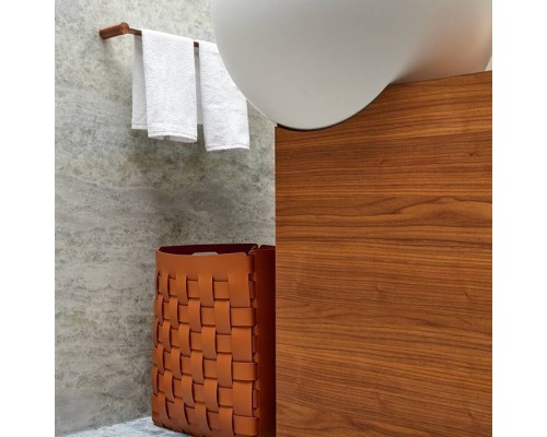 ADJ Корзинка Bottega, 35x35xH40 см., цвет: коньяк/бордо. 1047.09/30 ADJ Корзинка Bottega, 35x35xH40 см., цвет: коньяк/бордо. 1047.09/30