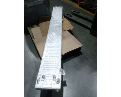 Уцененный товар (царапина): Стальной панельный радиатор Kermi Profil-V FTV 12/300/2600 нижнее подключение белый RAL 9016 FTV120302601R2Y (FTV120302601R2Y)