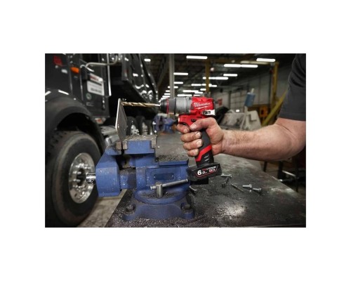 Шуруповерт аккумуляторный Milwaukee M12 FDD2-0